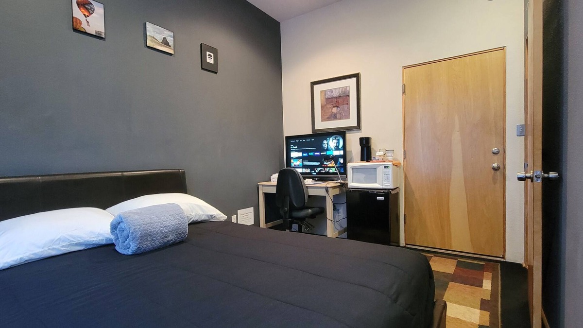 Raynolds Addition House | Downtown Loft Available for You! Coffee Included!
