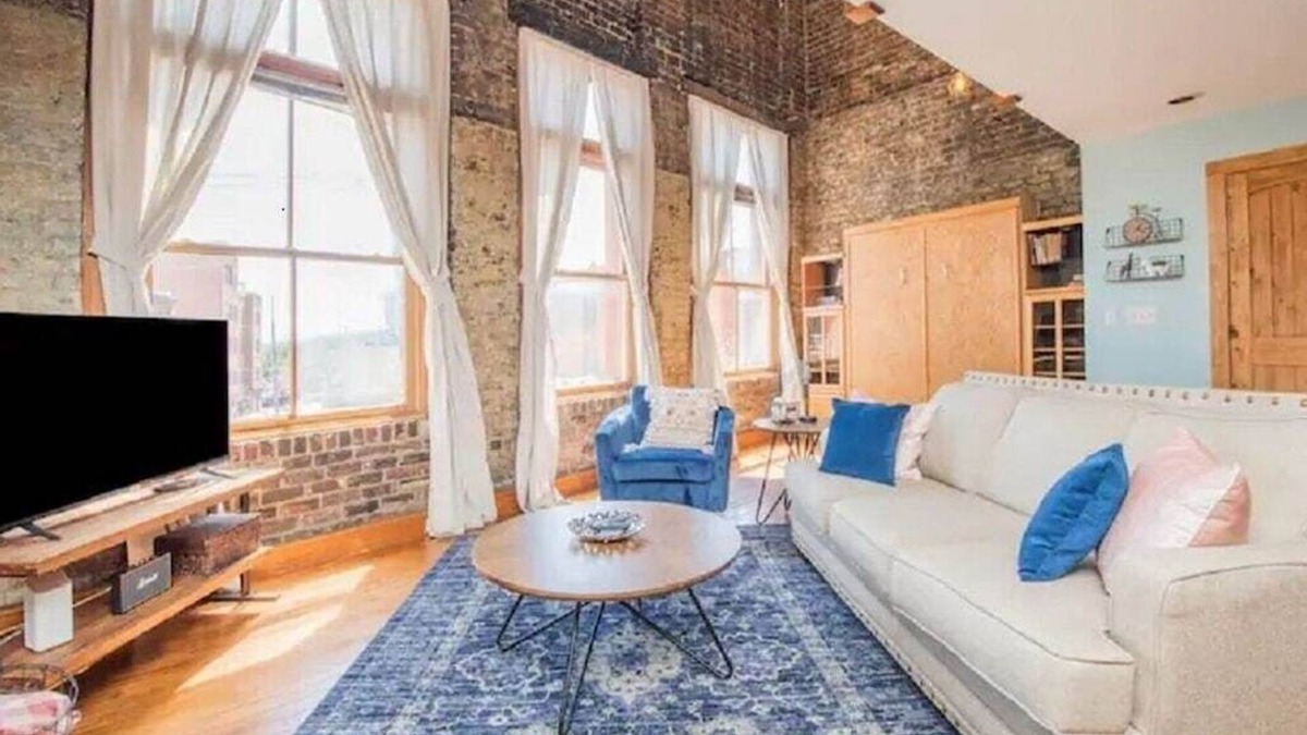 Old City Condo | Downtown Loft - Pet Friendly - 2 Queen Beds