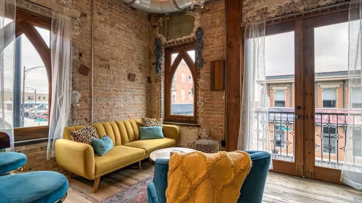 Downtown Springfield Apartment | Downtown Loft! Walk to Everything!