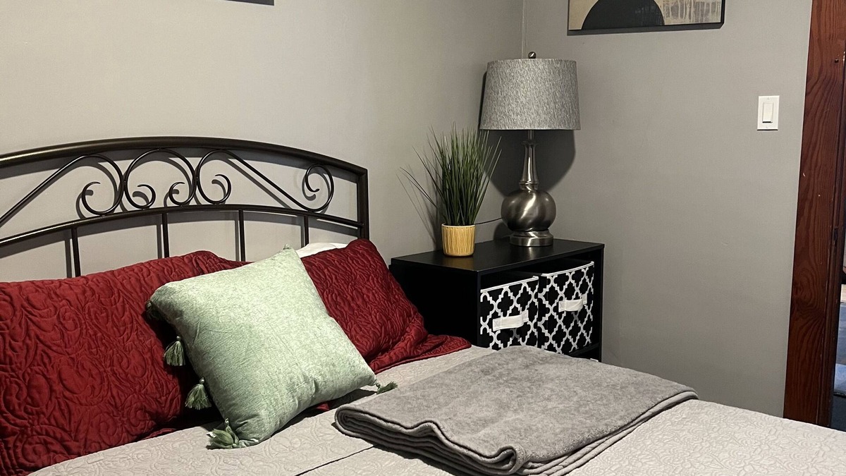 Loudonville Apartment | Downtown Loudonville Downstairs 1 Bed Apt