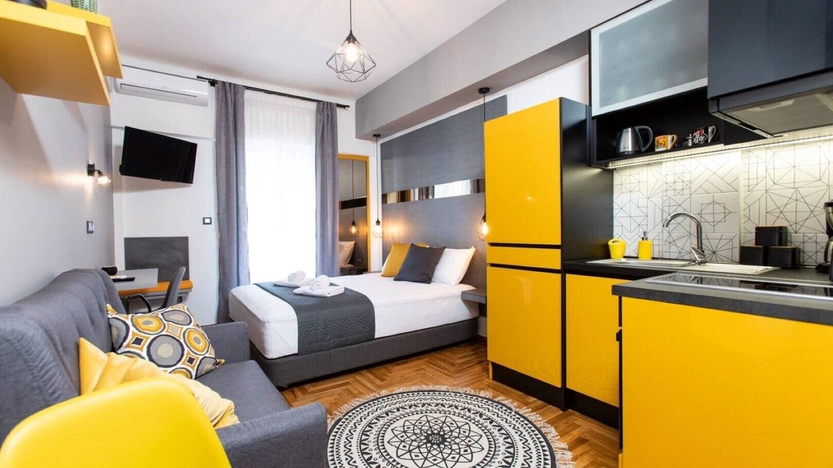 Thessaloniki City Centre Apartment | Downtown Luxury Boutique Suites : The Yellow Suite