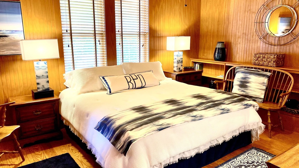 Manteo House | Downtown Manteo with Secret Garden