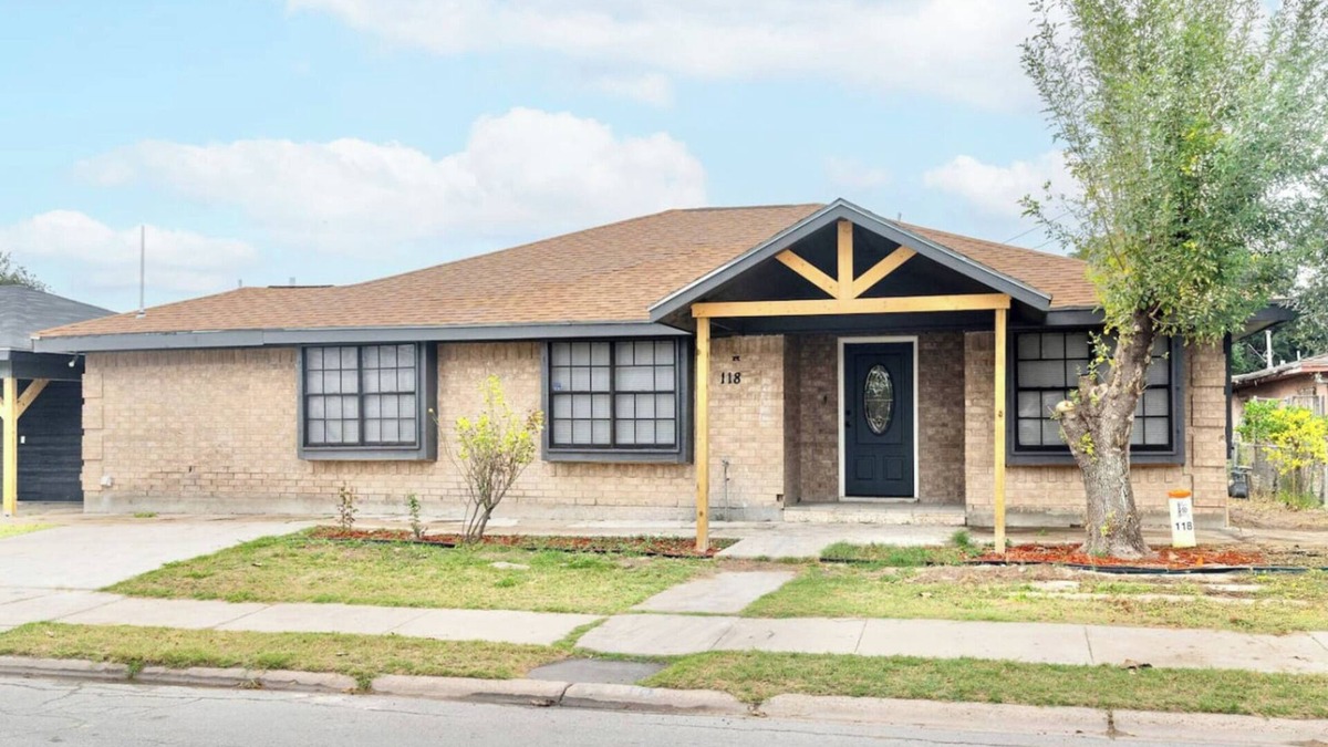 McAllen House | Downtown McAllen - Sleeps 10