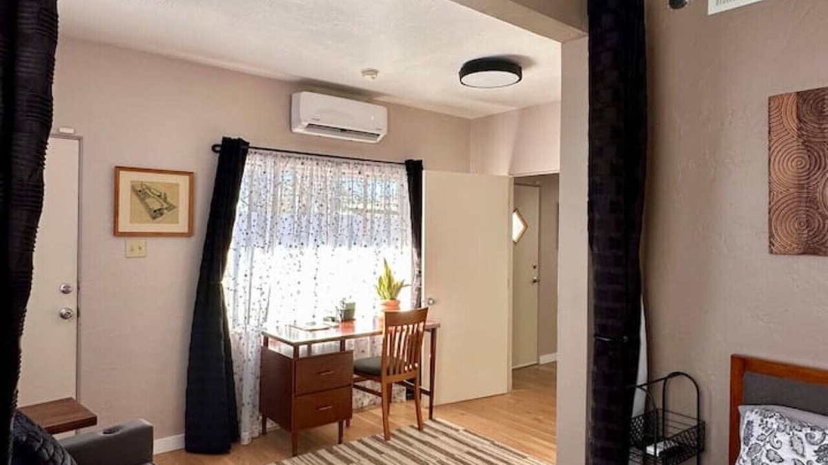 Las Cruces Apartment | Downtown Midcentury Studio+ 3 mins to Farmer's Mkt