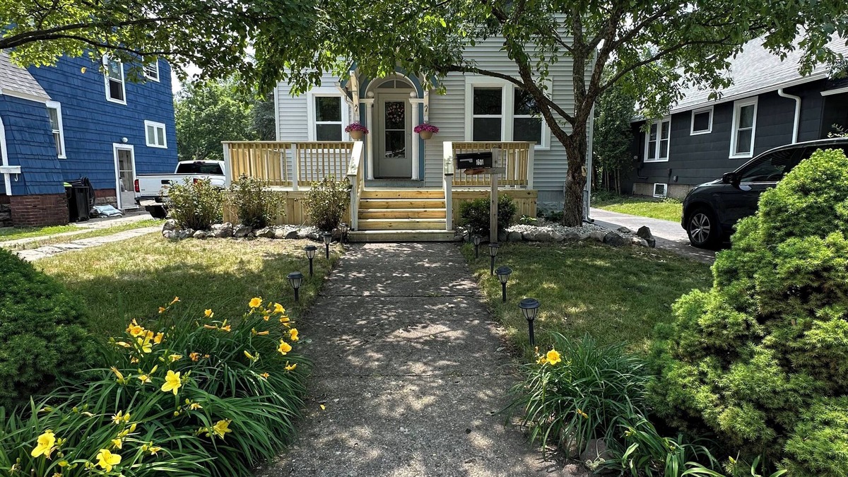 Midland House | Downtown Midland, walking distance to Dow Gardens, Tree Canopy and Main Street