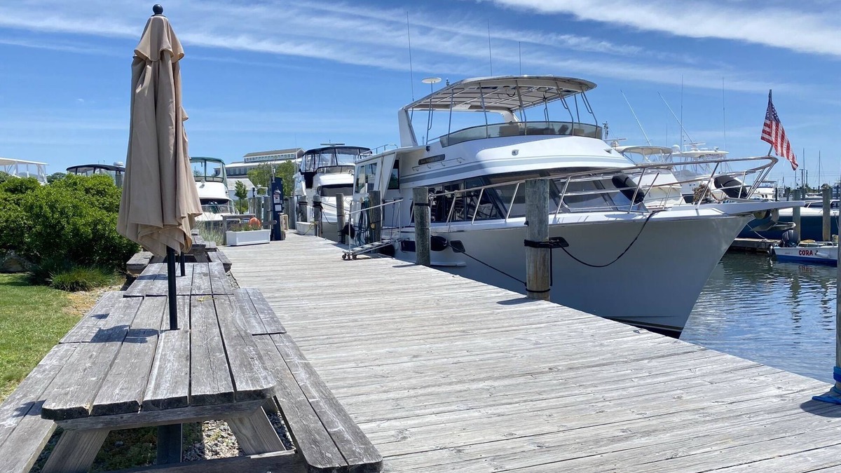 Mystic Boat Rental | Downtown Mystic River Yacht with Sweeping Views