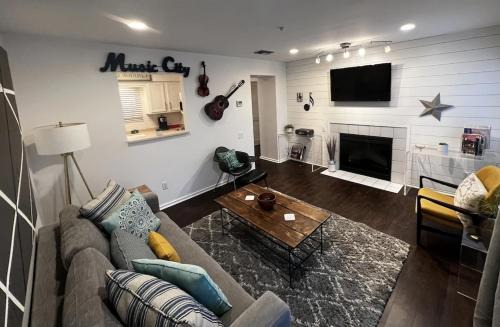 North Capitol Apartment | Downtown Nashville Riverfront unit 762