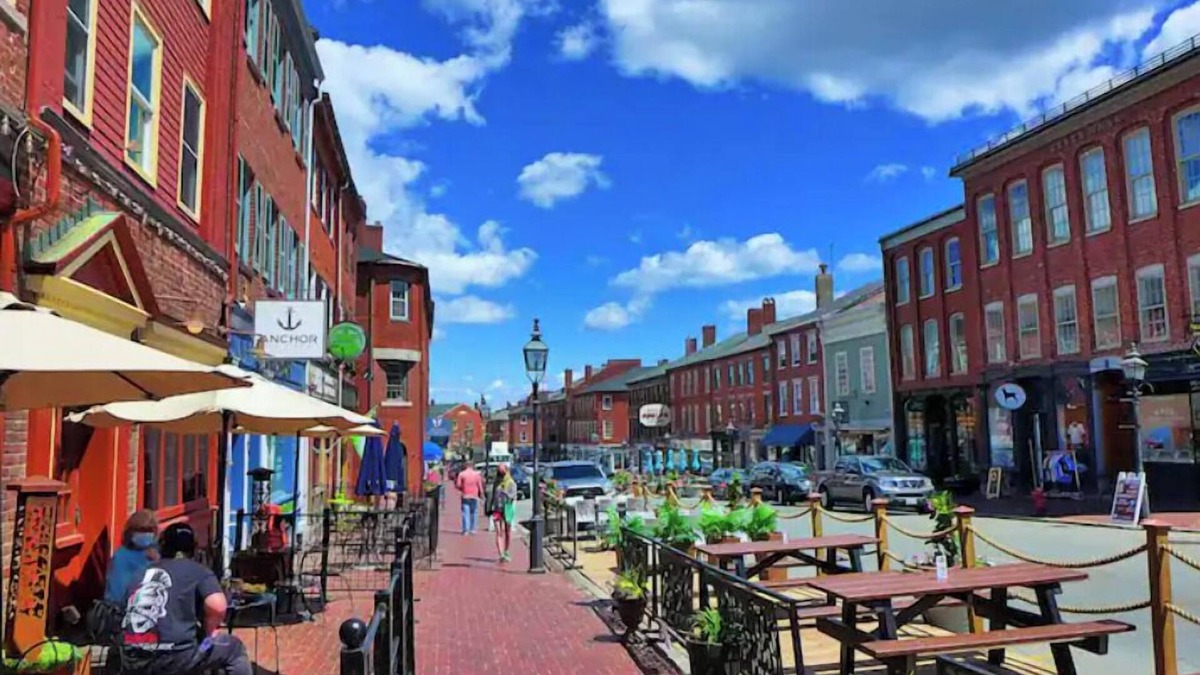 Newburyport House | Downtown Newburyport, Bright and Sunny 2 Bedroom