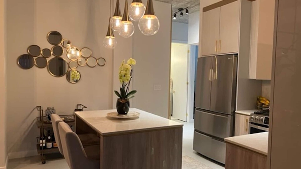 Fashion District Condo | Downtown oasis in the heart of Toronto! Perfect location to explore and enjoy!