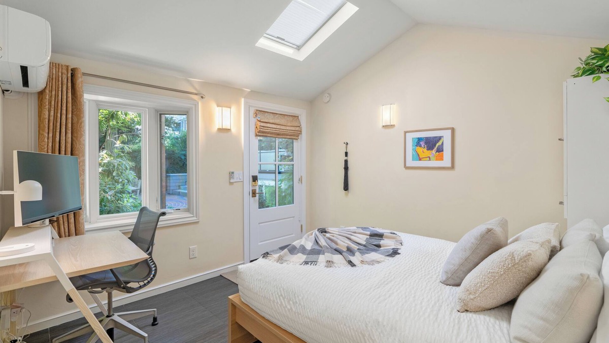 University South Cottage | Downtown Palo Alto Gem! Cute, Spotless Guest House