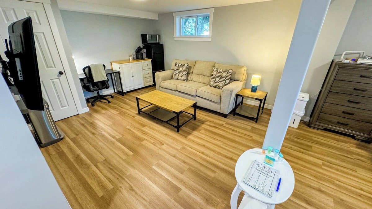 Charlottetown Apartment | Downtown-Parking-King-WiFi7-Self-Check-In
