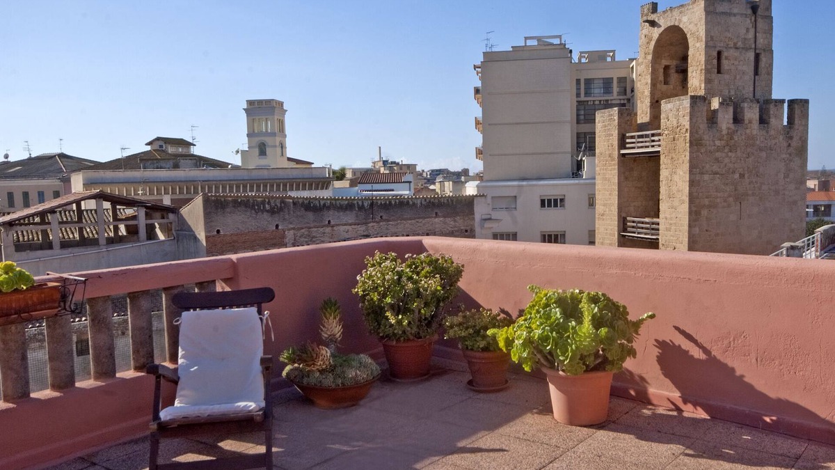 Oristano Apartment | Downtown penthouse with tower view - Cozy penthouse facing to the tower