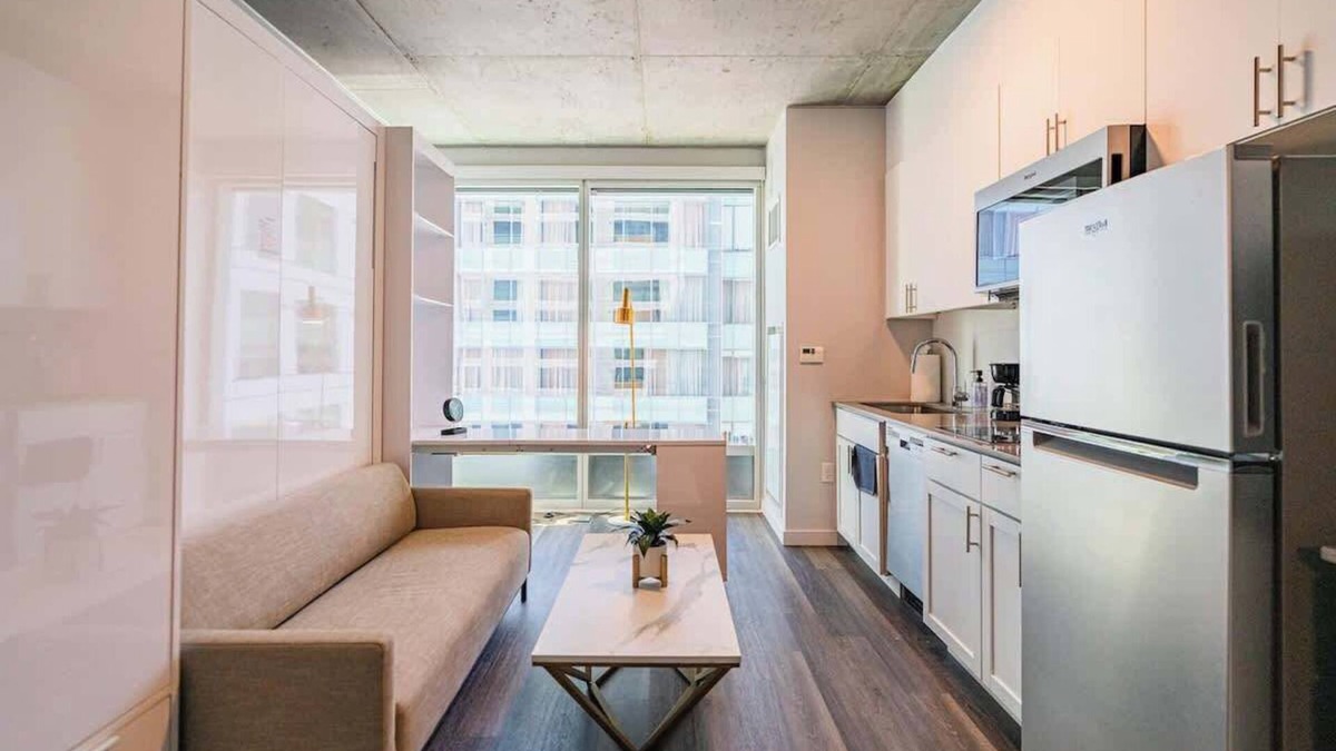 Downtown Phoenix Apartment | Downtown PHX+Pool+Murphy Bed+Gym+Studio
