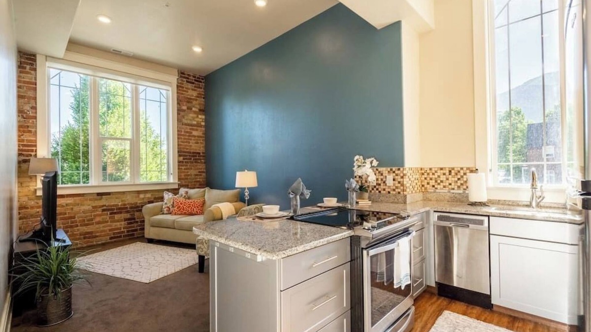 Central Business District Apartment | Downtown Provo Luxury Apartment (Unit #6)