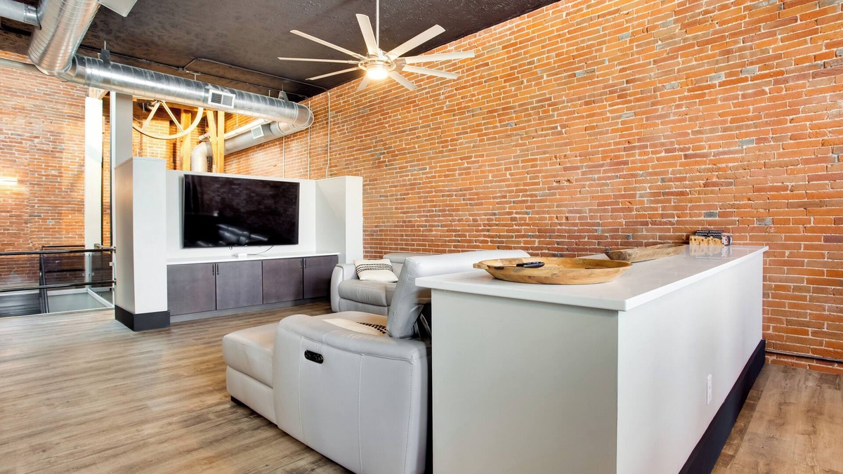 Quincy Condo | Downtown Quincy Condo w/Washington Park Views!