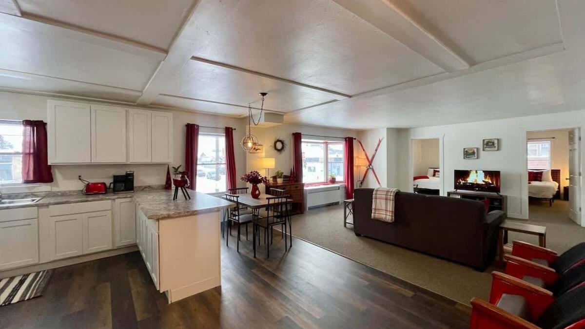 Ironwood Condo | Downtown "Red Room" at Villages on Aurora