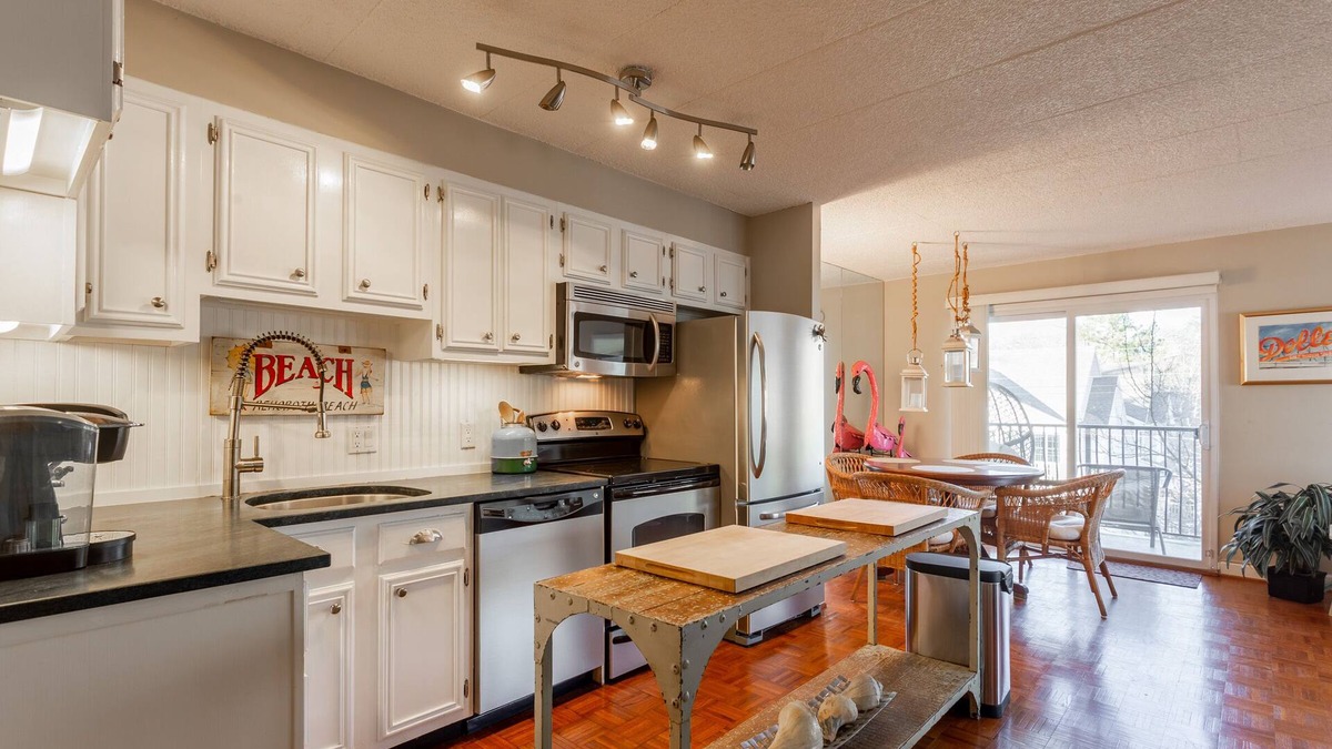 The Pines Condo | Downtown Rehoboth Beach 1 Block from Rehoboth Ave Sleeps 4