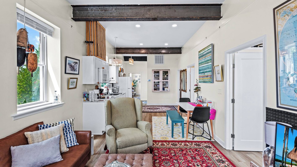 Issue Condo | Downtown Residential Suite across from the Beach