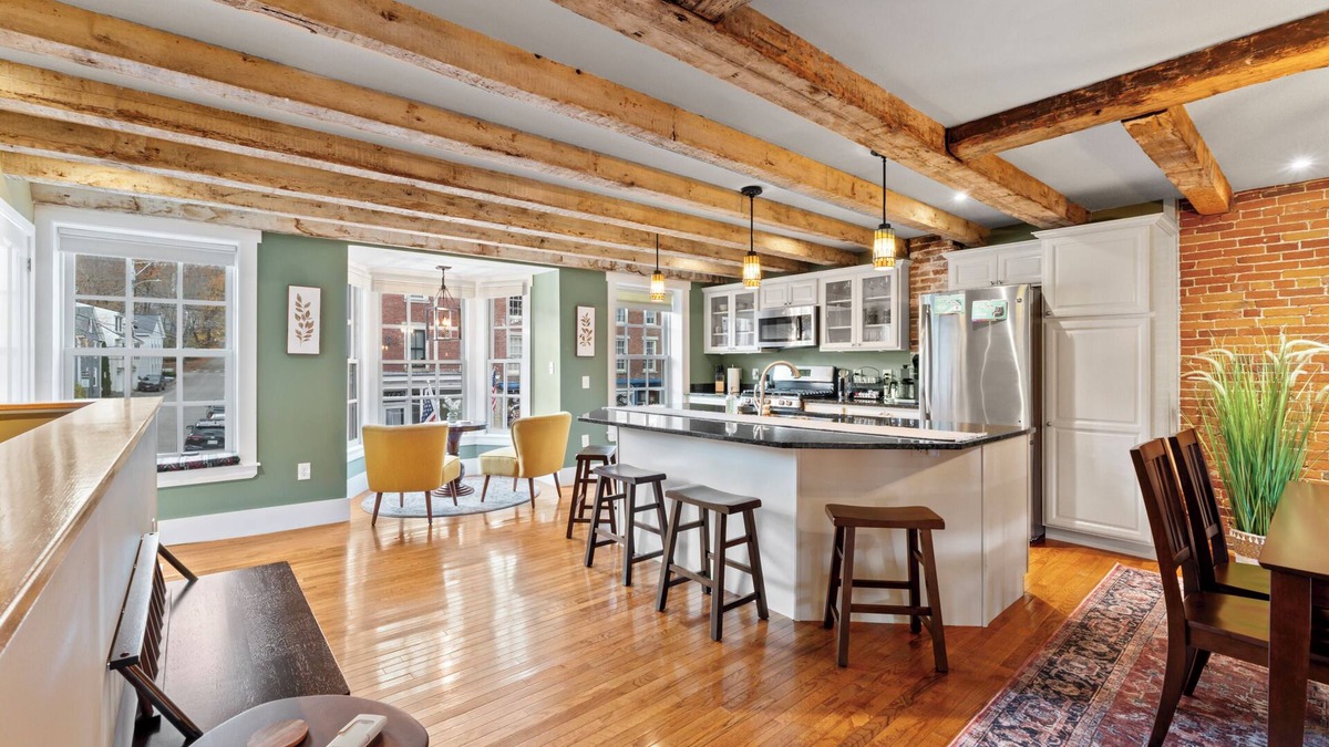 Hallowell Apartment | Downtown, River Views, Dining, King & Queen beds!