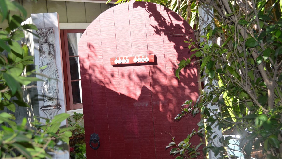 Oak Park Cottage | Downtown 'Rose Mary Cottage'