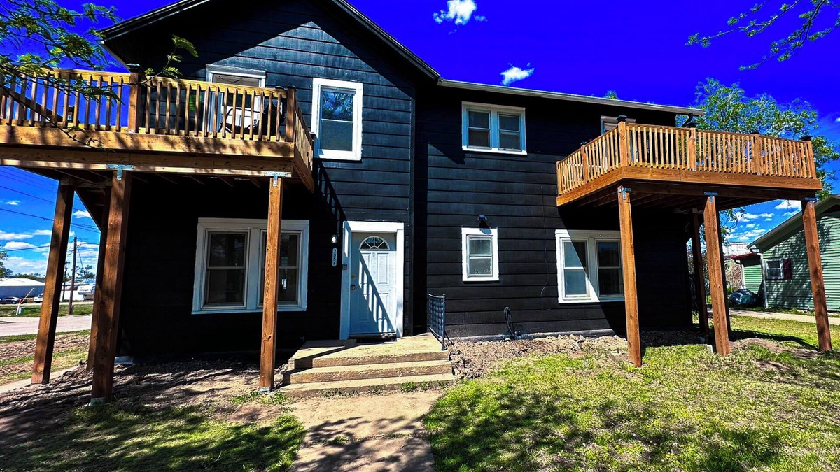 Russell Condo | Downtown Russell-2 Bed/1 Bath/Kitchen/Grill/Firepit-Sleeps 6PP