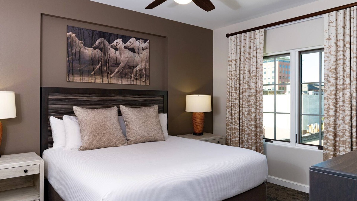 Downtown San Antonio Resort | Downtown San Antonio Resort close to RiverWalk and The Alamo with Rooftop Pool and Hot tub