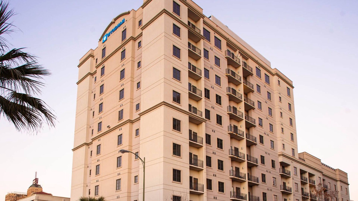 Downtown San Antonio Resort | Downtown San Antonio Resort close to RiverWalk and The Alamo with Rooftop Pool and Hot tub