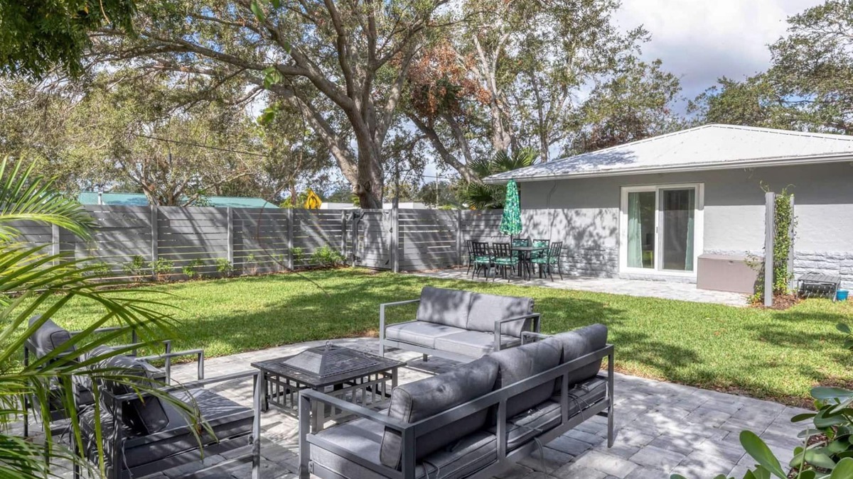 Alta Vista House | Downtown Sarasota Private Vacation Home - Minutes to Beaches, Beautiful Backyard, and Pet-Friendly!