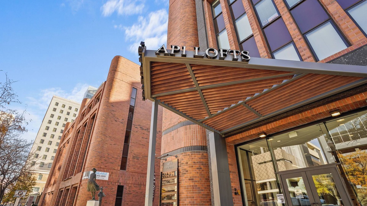 Rio Grande Apartment | Downtown SLC 1-bedroom Luxury Suite with free parking, fitness room and WiFi