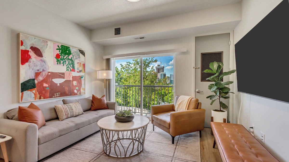 Lower Avenues House | Downtown SLC 1BR/1BA King Suite w/Equipped Kitchen + Queen Sleeper + Gym