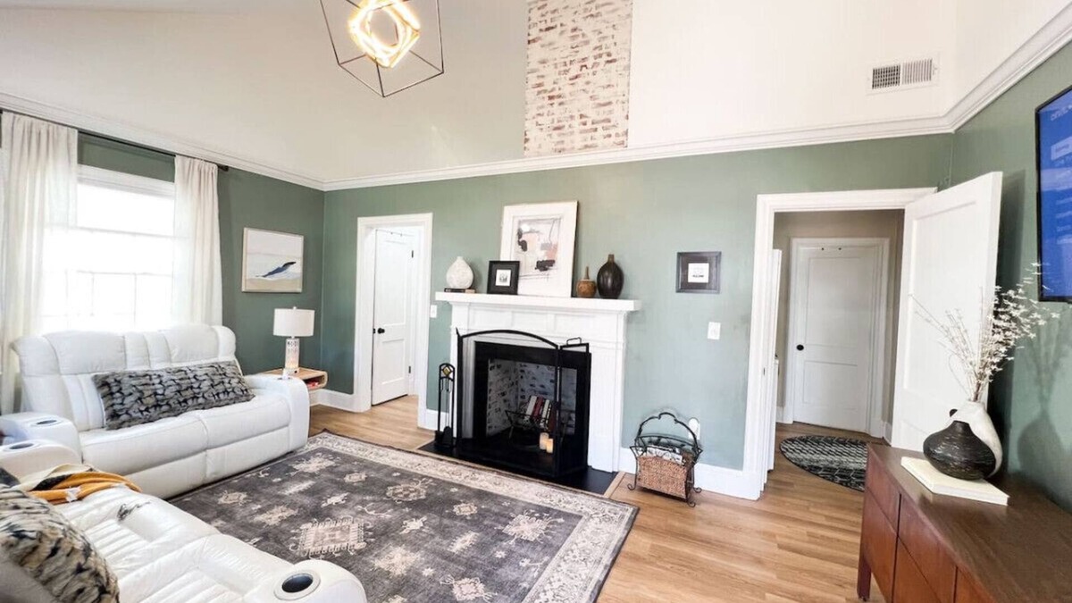 Spartanburg House | Downtown Sptg Historic Pet Friendly Home Sleeps 4