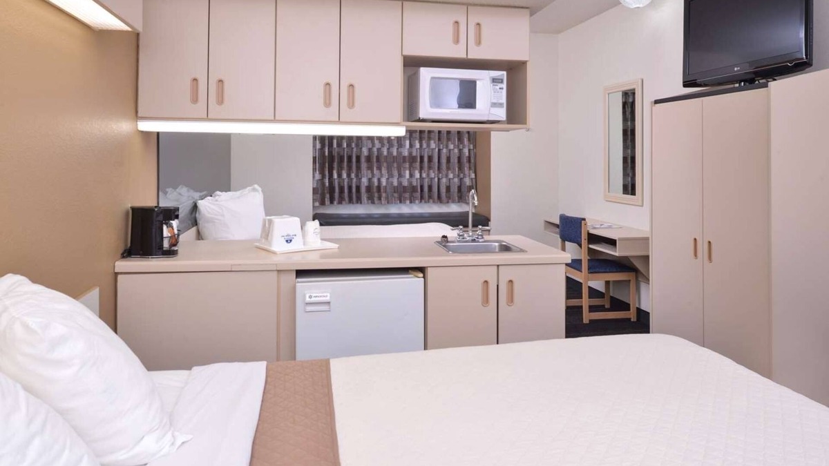 Maryville Hotel | Downtown Stay | 2 Welcoming Rooms w/Complimentary Breakfast | Free Parking