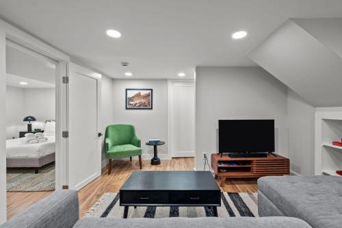 Baker Apartment | Downtown Stay off Broadway Nightlife Nearby Parking