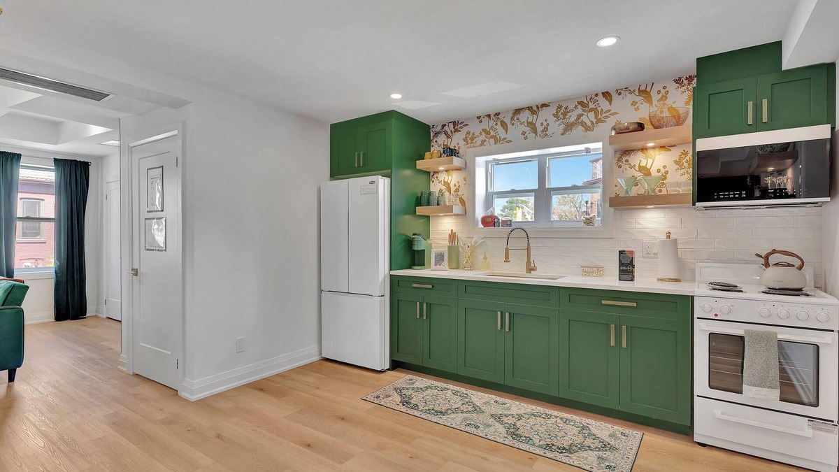 Stratford Apartment | Downtown Stratford’s Luxury 2 BDR Suite with Kitchen *BRAND NEW*