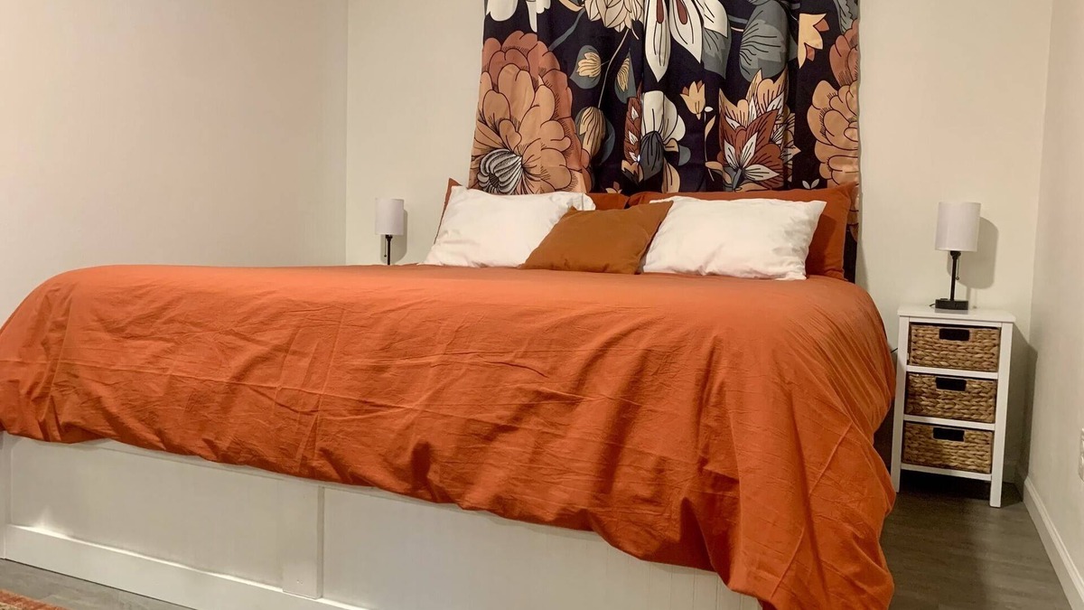 Moscow Apartment | Downtown Studio - Scarlet
