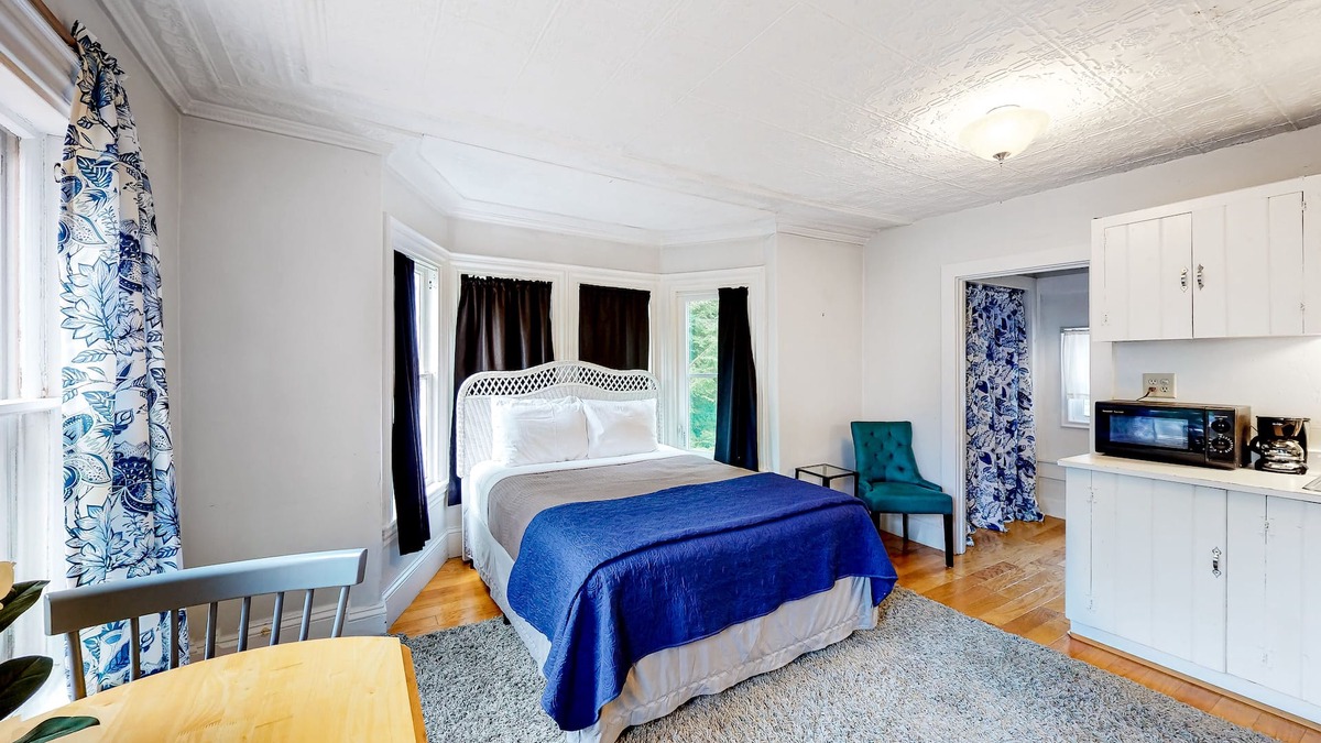 Castine Apartment | Downtown Studio w/Full Kitchen & Shared Porch - Walk Everywhere in Town