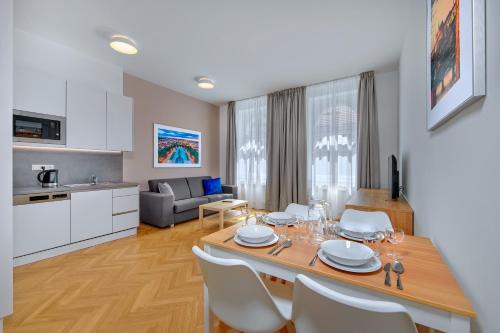 Vrsovice Apartment | Downtown Suites Kodanska