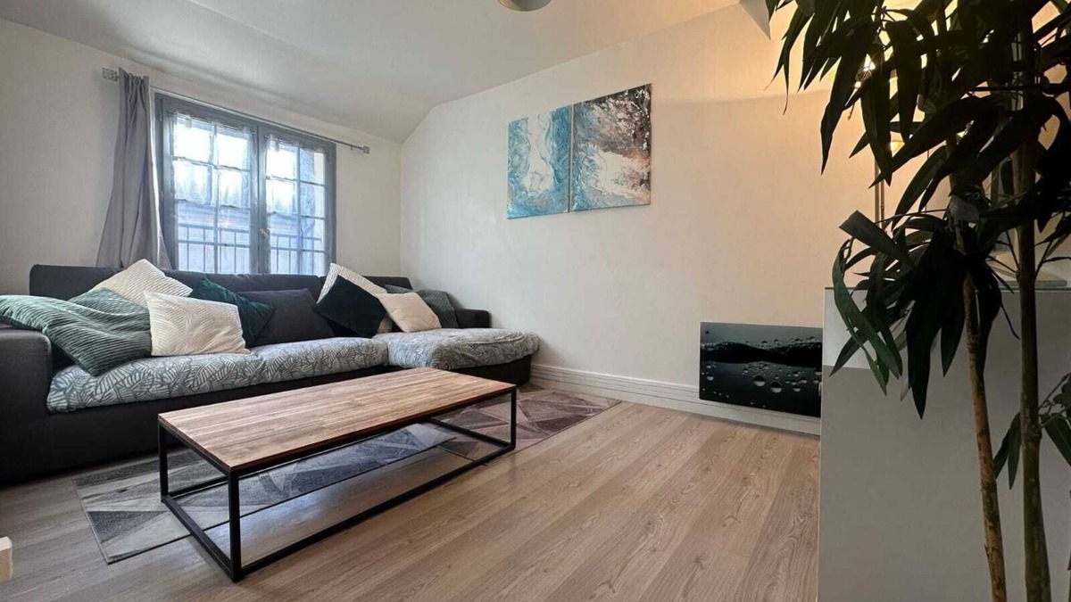 Beaumont-sur-Oise Apartment | Downtown superb f3 with all comforts