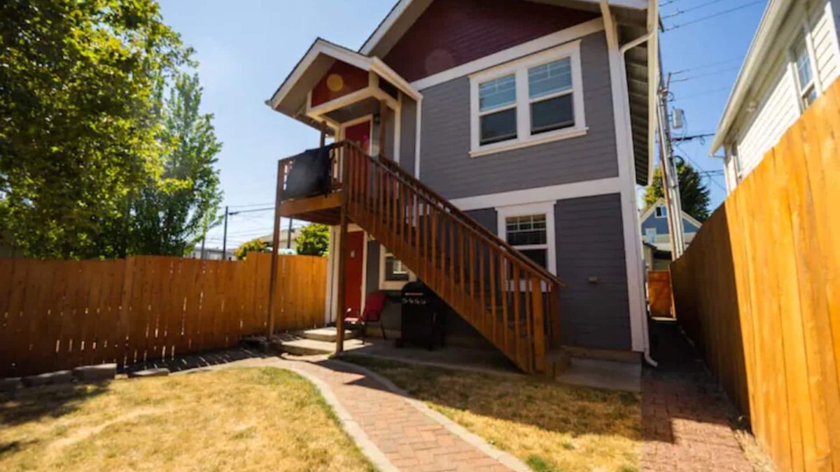 Hilltop House | DOWNTOWN TACOMA HOUSE OF GRAY #3
