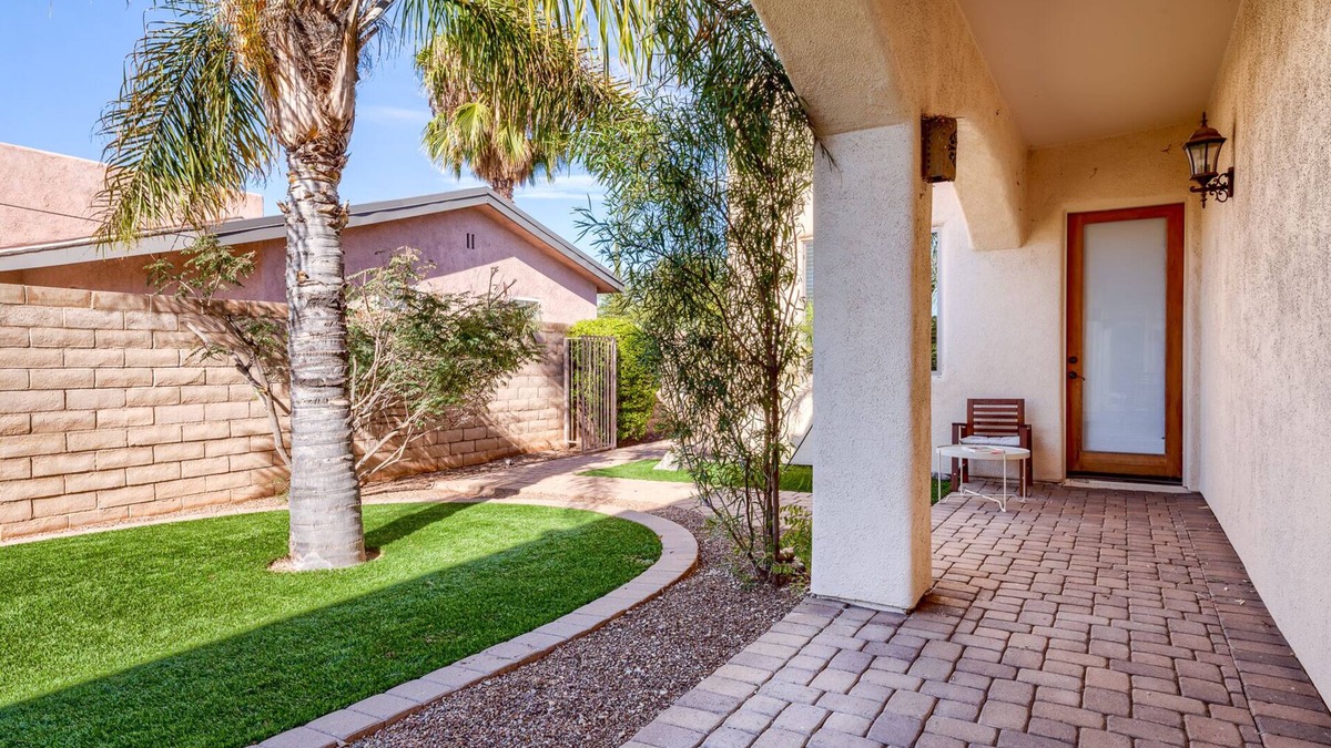El Montevideo Apartment | Downtown Tucson Private Studio Stay Near Mall UofA Mall Restaurants Shops Movies