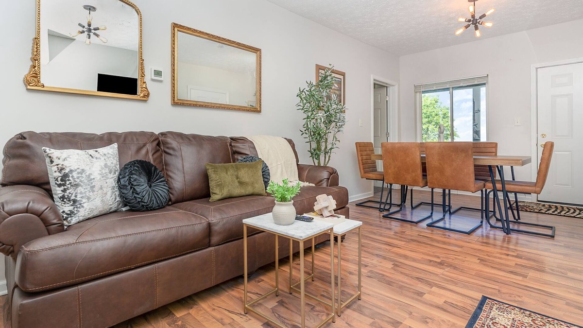 East Price Hill Apartment | Downtown Views- 4 Minutes to Downtown