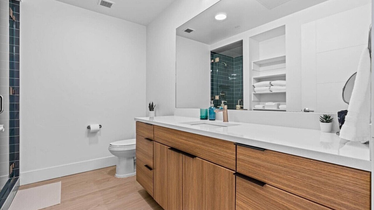 Rio Grande Apartment | Downtown views! Amazing pool/gym/hottub Luxury apt