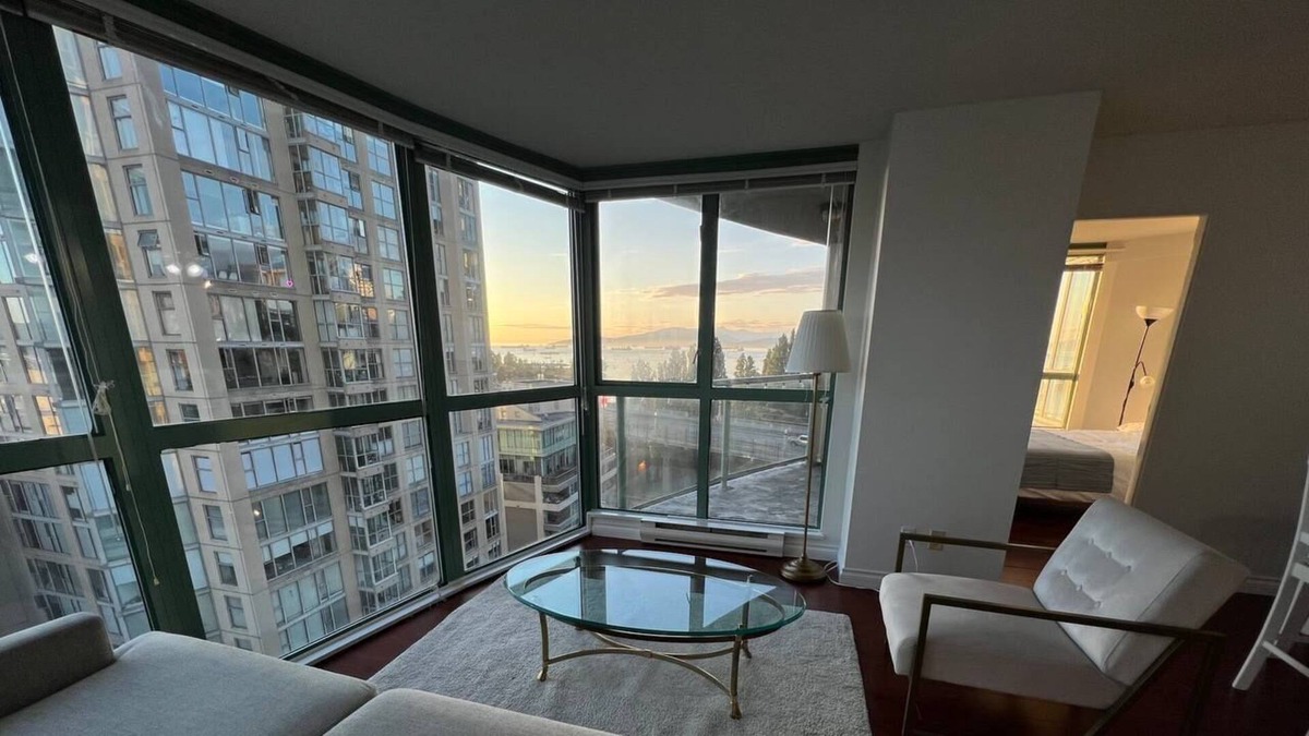 Kitsilano Condo | Downtown Vintage Ocean View Condo and Sunset Beach