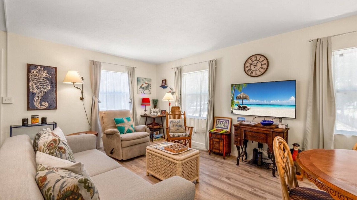 Cedar Key Cottage | Downtown * Walkable * Outdoor Living * 20% weekly & 30% monthly disounts