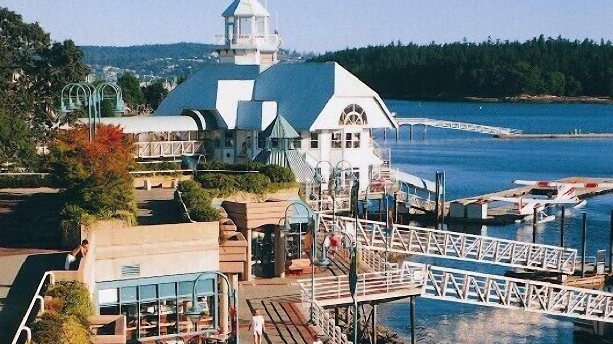 Regional District of Nanaimo Condo | Downtown, Walkers Paradise.