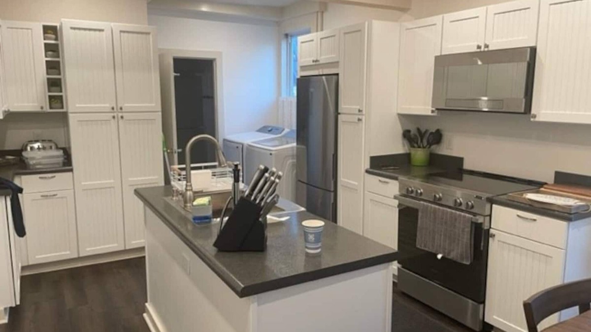 Williamstown Apartment | Downtown | Waterfront | Walk to Shops