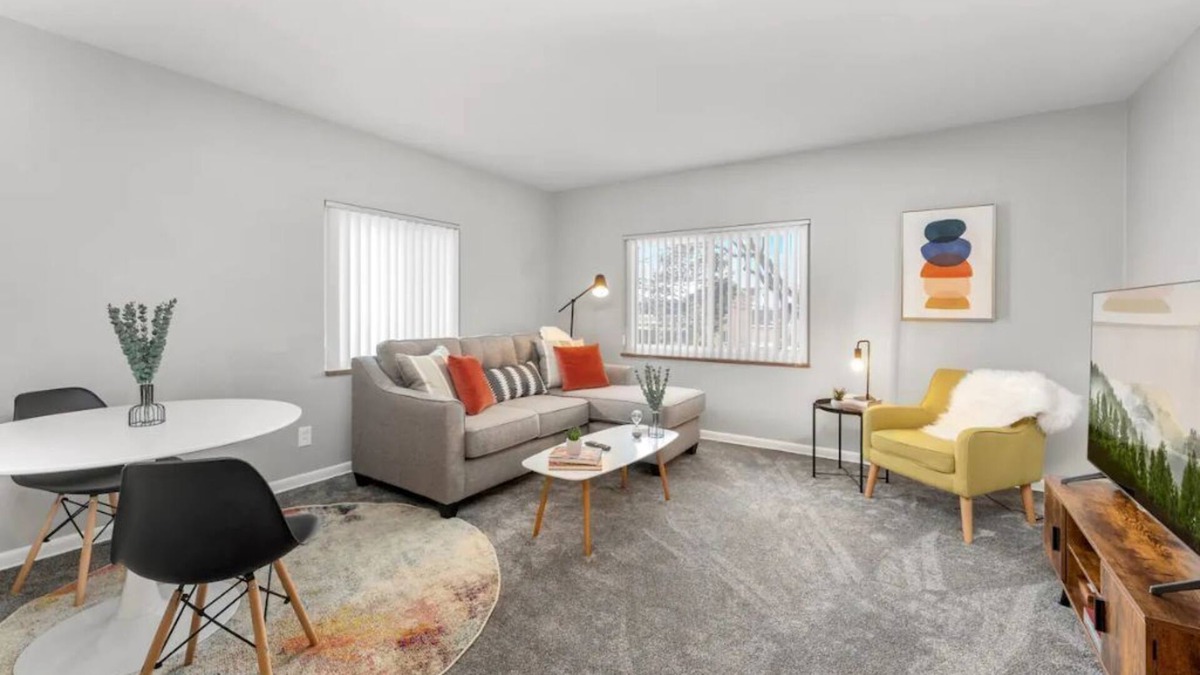 Wyandotte Apartment | Downtown Wyandotte, Clean and Cozy!