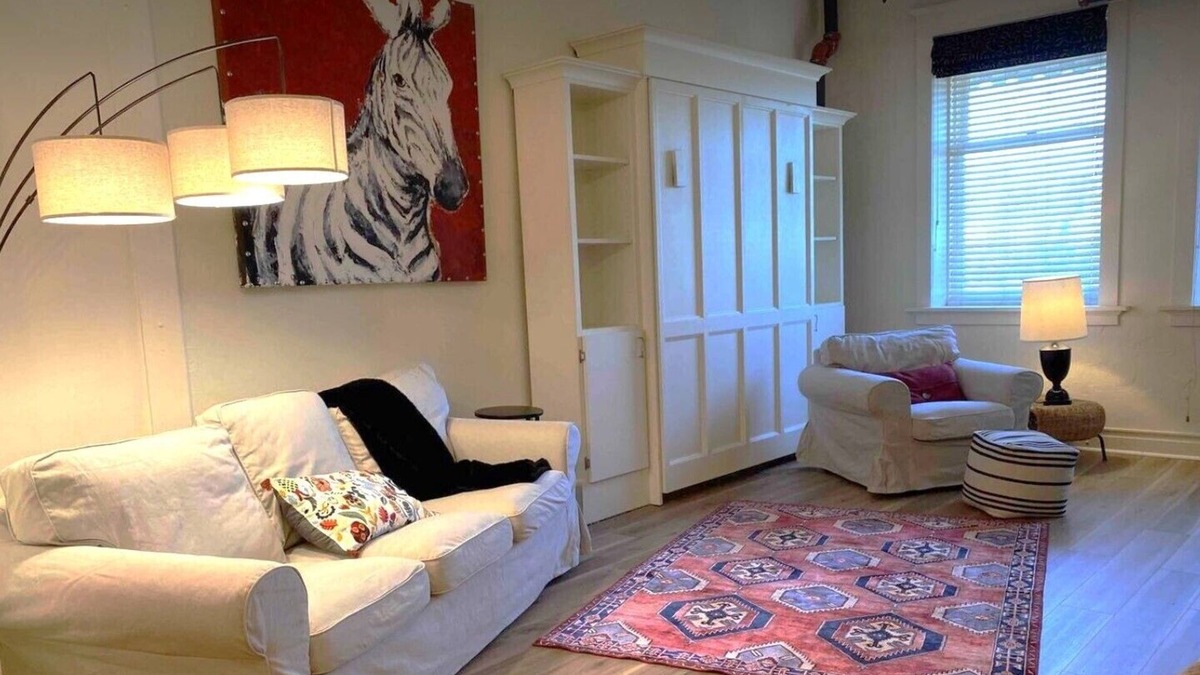 Brownstown Apartment | Downtown Yakima Apt 209, Sleeps 4