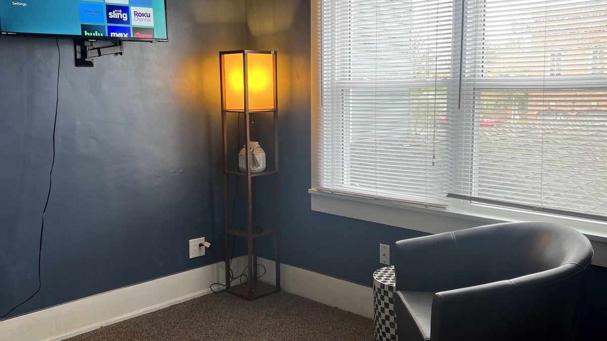 Loudonville Apartment | Downtwn Loudonville Upstairs 1 Bed Apartment