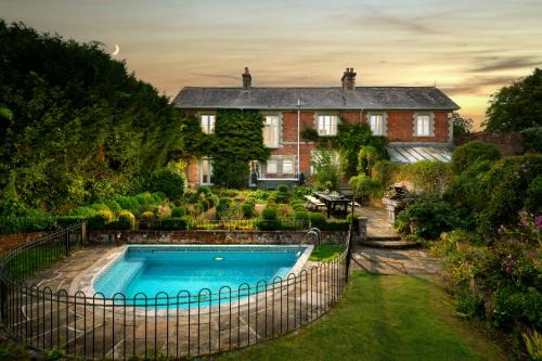 Blandford Saint Mary House | Downwood Vineyard Manor in Idyllic Countryside